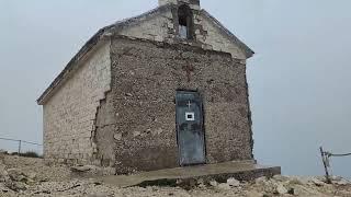 Kamenný kostelík .Národní park Biokovo - vrchol Sveti Jure ,1752 m.n.m..