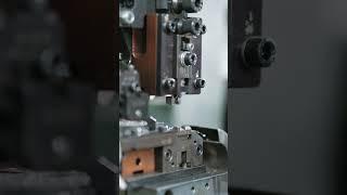 The automated wire harness processing workshop completes wire cutting and waterproof plug terminal