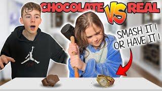 CHOCOLATE VS REAL (MAAR DAN MET EEN HAMER !!) - De Bakkertjes #923