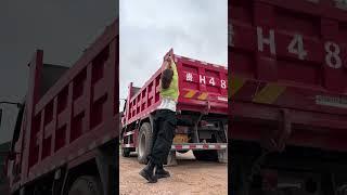 Sexy female truck driver's daily unloading routine!#automobile #truckdriver