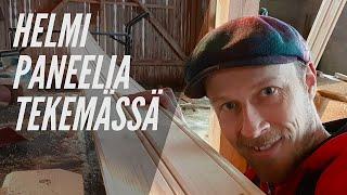 Helmipaneelia tekemässä