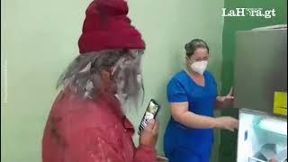 Diputado "Tres Kiebres" se disfraza de "indigente" y recorre hospital de Chiquimula