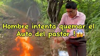 Campesino intenta quemar el vehículo del pastor!