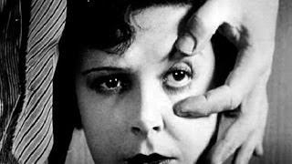 Un Chien Andalou - Luis Bunuel & Salvador Dalì - Clip by Film&Clips