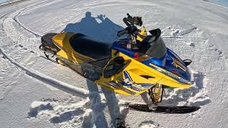 Ski-Doo MXZ 600 SDI trail riding and wheelies!!