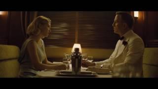 Spectre - James cena con la Dra. Swan en el tren y son atacados