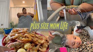 PLUS SIZE MOM LIFE| WASHING NOVA HAIR AT THE SINK FOR THE FIRST TIME