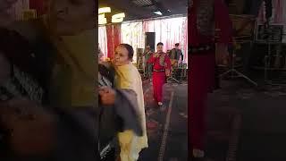 jaismeen jassi dance with ladies from audience