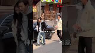 美女以为碰上大款了跟着人家回家，到家一看这不精神病
