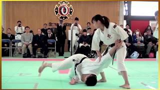 Group kumi embu (man, woman). Shorinj Kempo demonstrations techniques self-defense. 少林寺拳法