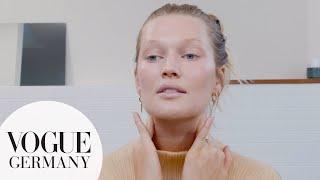 Toni Garrns Beauty-Routine in der Schwangerschaft: So sorgt sie für strahlende Haut | VOGUE Germany