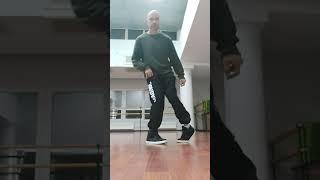 УЧИМ КРУТОЙ ДВИЖ ! ХИП-ХОП ДЛЯ НАЧИНАЮЩИХ. #shorts #танцы #обучение