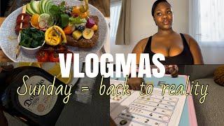 Vlogmas day 8 ~ Lazy Sunday (I don’t feel well) …