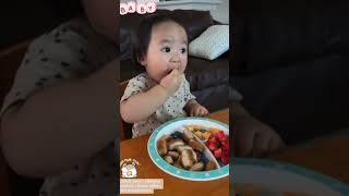 CUTE BABY EAT LUNCH #eating #foodie #baby #yummy #happy