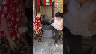 正义美女勇敢斗人贩子！#反转#农村短剧#正能量#人贩子#shorts