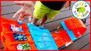 Cars ! HOT WHEELS RACE CRATE! Outside Pretend Play With Izzy's Toy Time