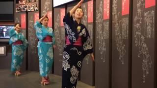 浴衣姿の美しい手先に見惚れる実演郡上おどり(かわさき)