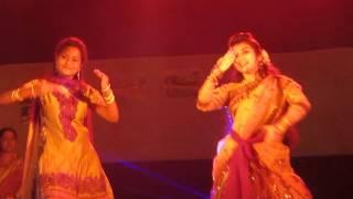 Rituparna Bera and Shramana Das performing "Radha teri chunri"