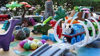 Brio Adventure WorldThomas train explores a course with toy dinosaurs