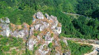 The Ugliest Stone Was Photographed in The Mountains. Have You Ever Seen A Stone Even Uglier Than It?