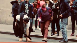 Dropping cash on the street - Social experience