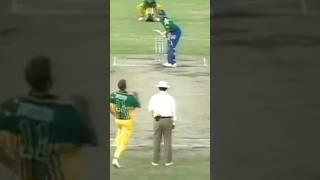 Glenn McGrath vs Shahid Afridi #cricketshorts #shahidafridi #glennmcgrath #bouncer