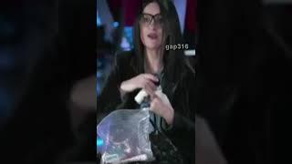 El bolso de Laura Pausini