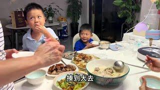 Fengfeng saw the children eating  but honestly wanted to make them a second beam.