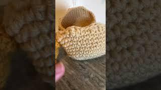 What’s the difference between yarn under and yarn over crochet stitches?