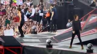 One Direction - Larry Stylinson Moment - Edinburgh - June 3, 2014 - Rock Me