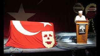 Oyuncu Ümit Yesin için Kadıköy Haldun Taner Sahnesi'nde tören düzenlendi