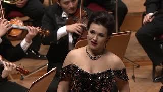 Olga Peretyatko — Gavotte (Je marche sur tous les chemins ... Obéissons) from Massenet's Manon