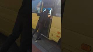 유치원 하원하는 딸래미 1년만에 보러온 아빠