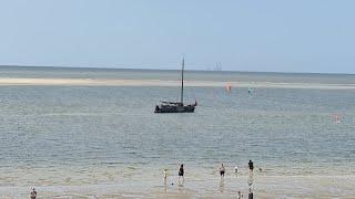 Borkum: Schiff läuft auf Sandbank am Borkumer Weststrand auf Grund. Seehundbank