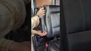 How to detach an armrest from the Evolution.