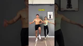 从现在开始这四个动作早上坚持练，到了夏天你会来谢我！一起来锻炼 居家锻炼好身材练起来 腹肌马甲线 瘦肚子