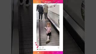 шпагат на  экскалаторе, шпагат за 5 минут  #шпагат #экстрим