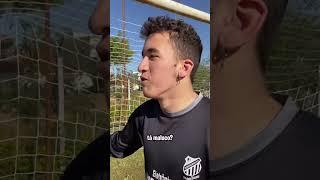 Quando o goleiro sabe da jogada ensaiada