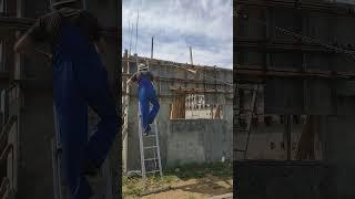 падают стены ещё не построенного бетонного дома очередное ноу-хау со стройки. #стройка