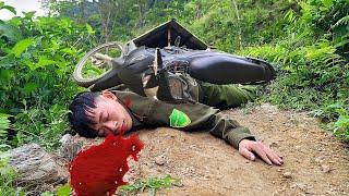 Policeman Hoang had a motorbike accident, will he wake up?