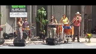 Sandy and Natalie Cressman singing a duet - Sandy Cressman’s Homenagem Brasileira, 8 of 11