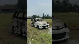 Mobil Avanza meledak