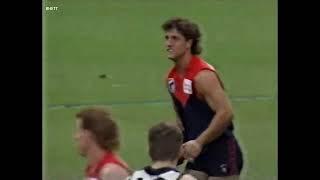 James Manson clotheslines Luke Beveridge - 1992