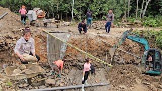 All the people of the village Finish the bottom of the drain.