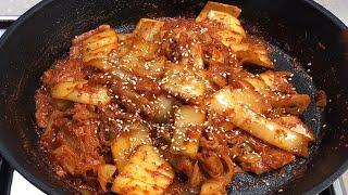 신김치로 쓱쓱 볶으면 끝~! 엄마표요리 [김치볶음]  / Mom's Cooking Stir-fried Kimchi