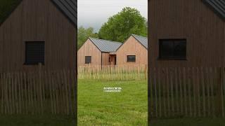 On crée une magnifique clôture en ganivelles autour de notre potager 