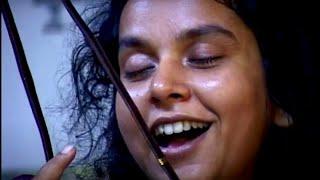 'Raakhite Narili Premojol' sings Parvathy Baul