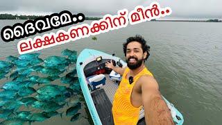 ബോട്ടിന്റെ അടിയിൽ “ചാകര”… വാ പിടിക്കാം | Solo camping & Fishing on a BOAT