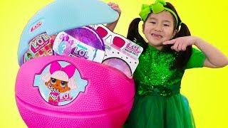 Jannie Pretend Play w/ Giant LOL Surprise Toys Haul