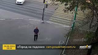 Проезд по тротуару г. Волжский,  «Ленина - Комсомольская» 29-06-2024 18-16